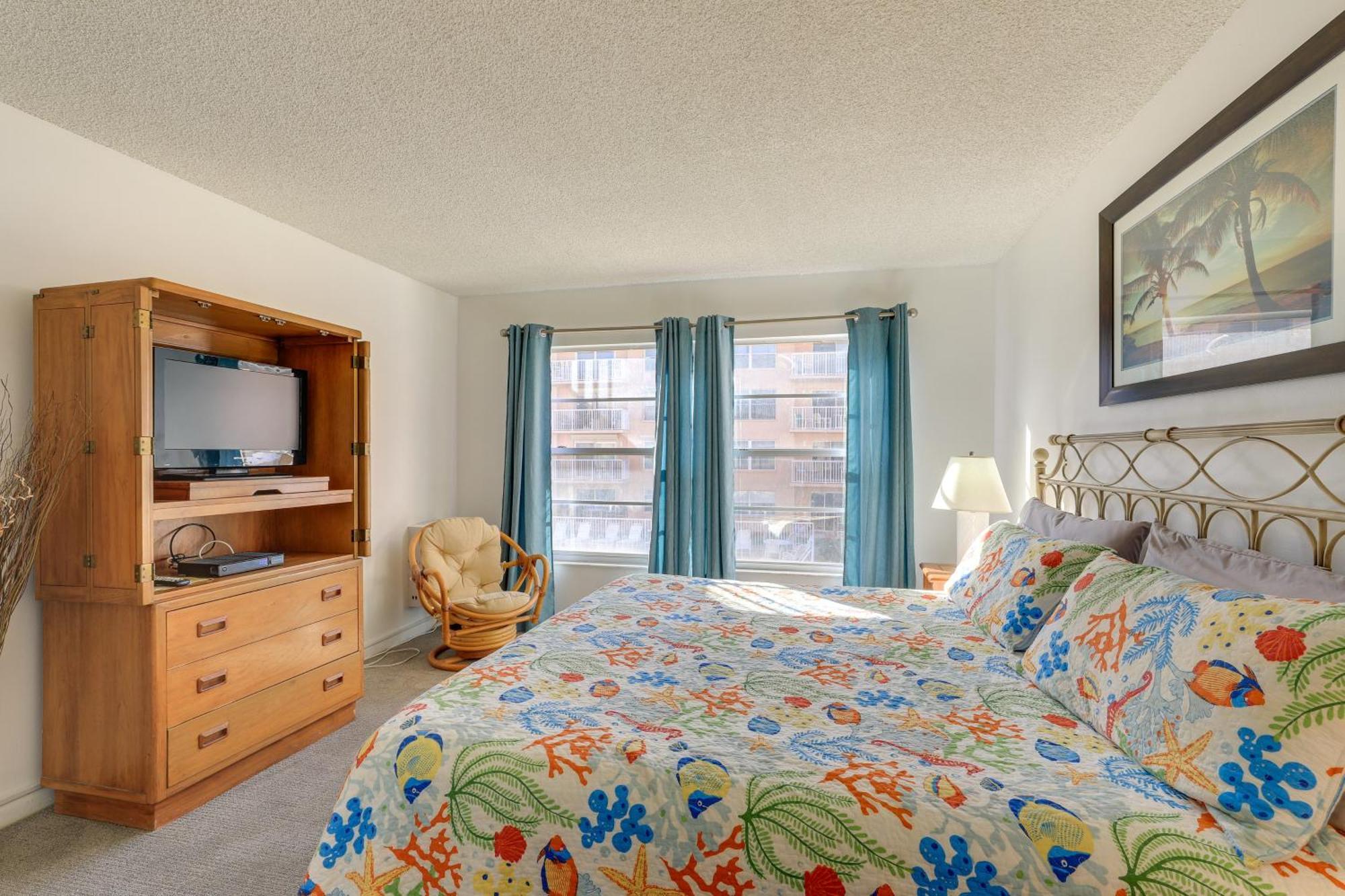 Central Cocoa Beach Condo With View, Steps To Beach! Eksteriør billede
