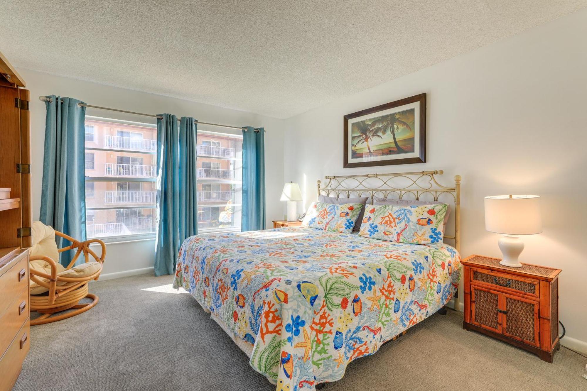 Central Cocoa Beach Condo With View, Steps To Beach! Eksteriør billede