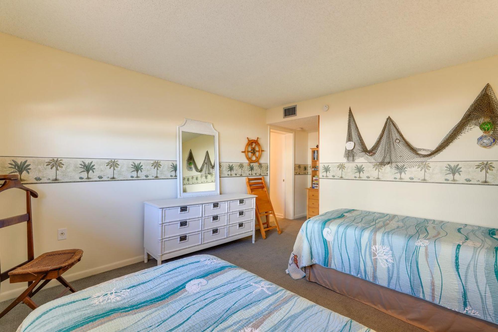 Central Cocoa Beach Condo With View, Steps To Beach! Eksteriør billede