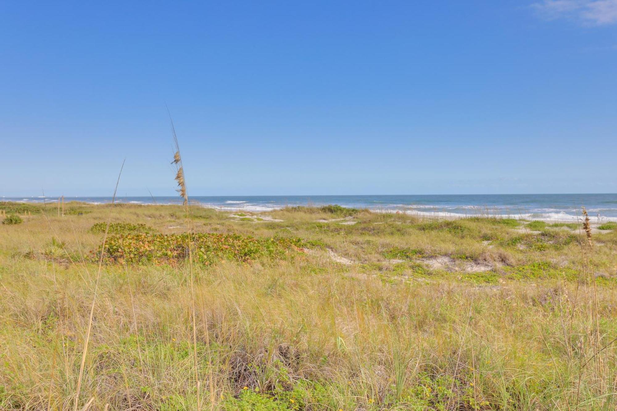 Central Cocoa Beach Condo With View, Steps To Beach! Eksteriør billede