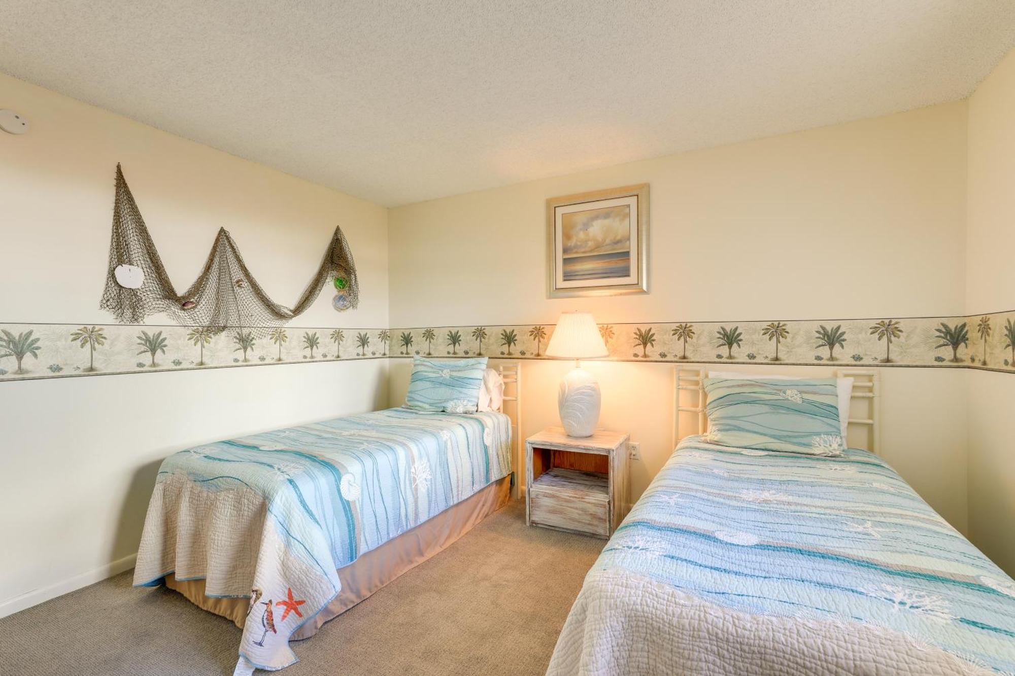 Central Cocoa Beach Condo With View, Steps To Beach! Eksteriør billede