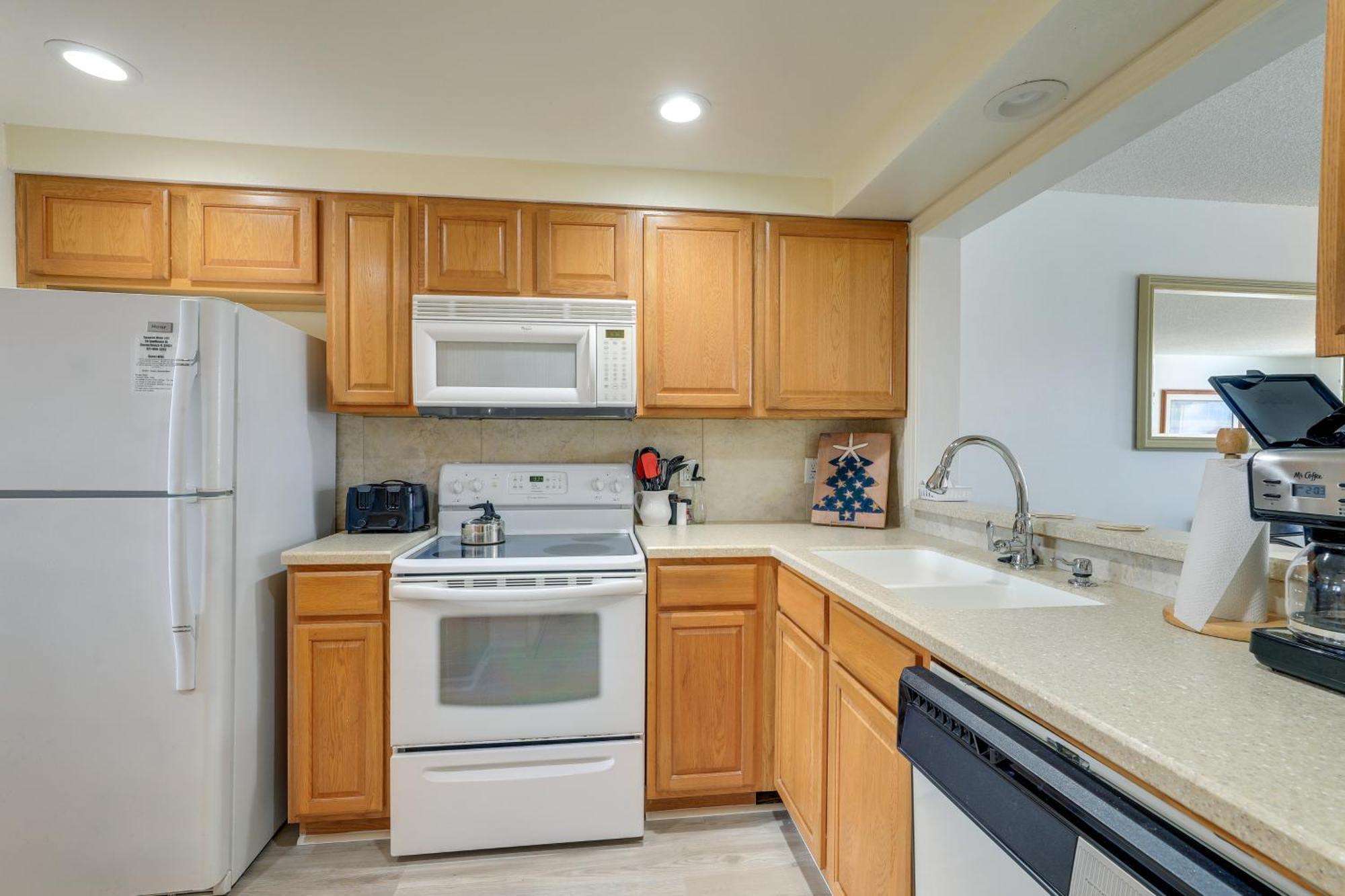 Central Cocoa Beach Condo With View, Steps To Beach! Eksteriør billede