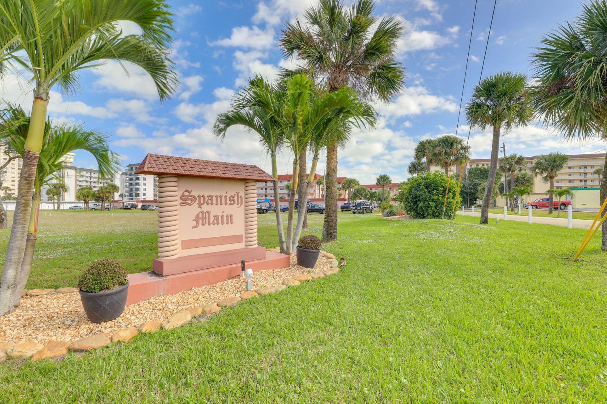 Central Cocoa Beach Condo With View, Steps To Beach! Eksteriør billede