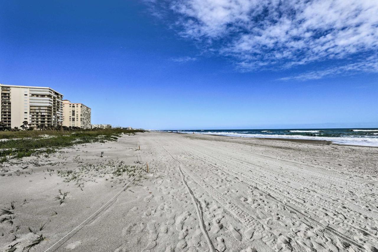 Central Cocoa Beach Condo With View, Steps To Beach! Eksteriør billede